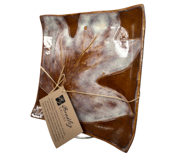 Bradley Gallery Ceramic Maple Leaf Plate – Brown - Image 3