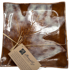 Bradley Gallery Ceramic Maple Leaf Plate – Brown