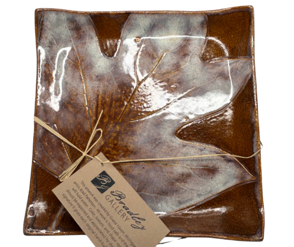 Bradley Gallery Ceramic Maple Leaf Plate – Brown